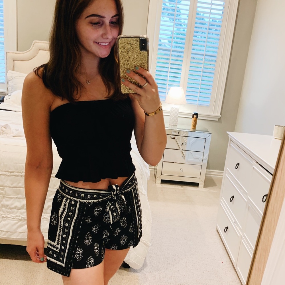 Patterned Flowy Shorts - Picture 2 of 3